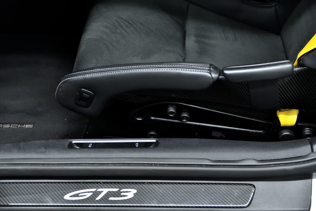 2023 Porsche 911 GT3 in Laval, Quebec - 15 - w1024h768px