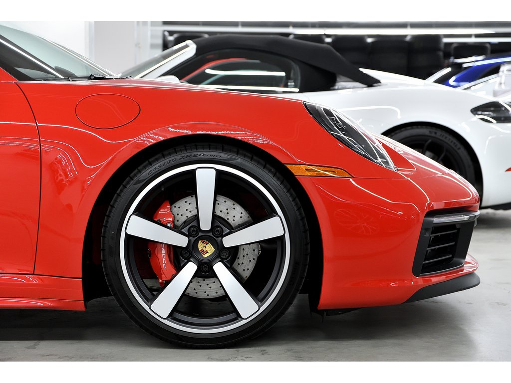 2024 Porsche 911 Carrera 4S Cabriolet / Premium + Sport Package in Laval, Quebec - 10 - w1024h768px