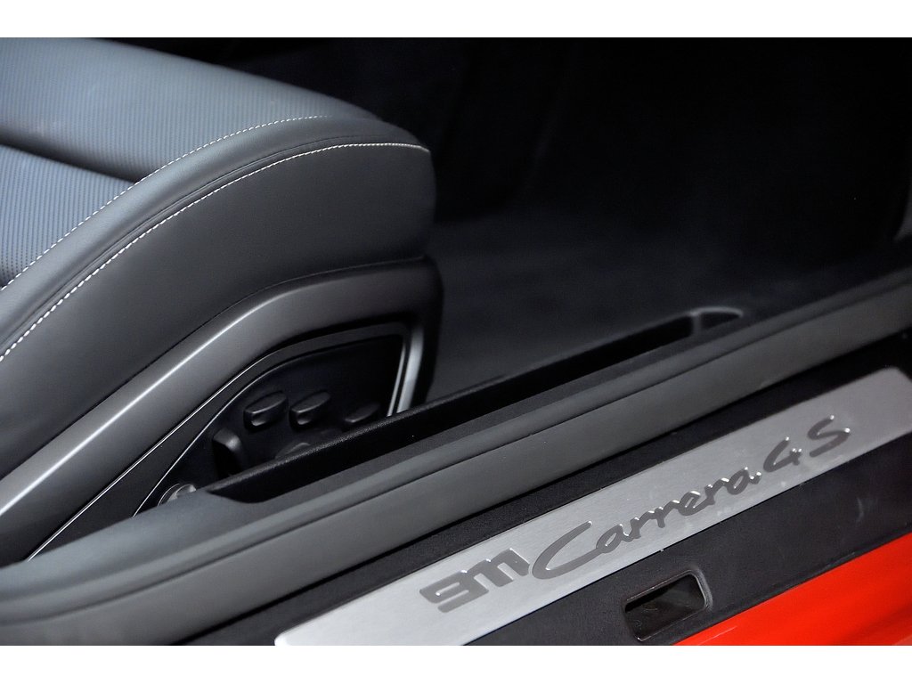 2024 Porsche 911 Carrera 4S Cabriolet / Premium + Sport Package in Laval, Quebec - 35 - w1024h768px