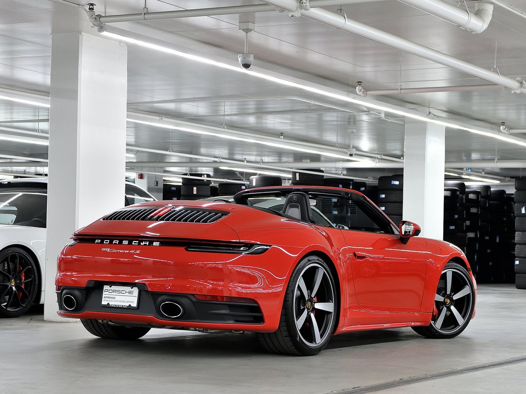Porsche 911 Carrera 4S Cabriolet / Premium + Sport Package 2024 à Laval, Québec - 3 - w1024h768px