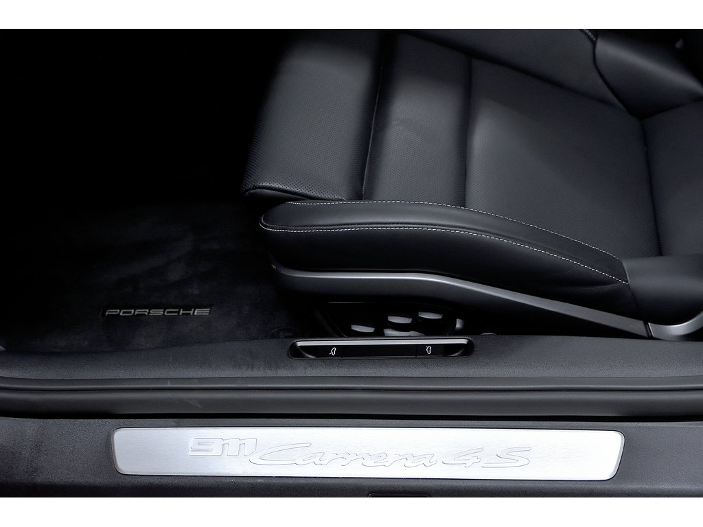 Porsche 911 Carrera 4S Cabriolet / Premium + Sport Package 2024 à Laval, Québec - 32 - w1024h768px