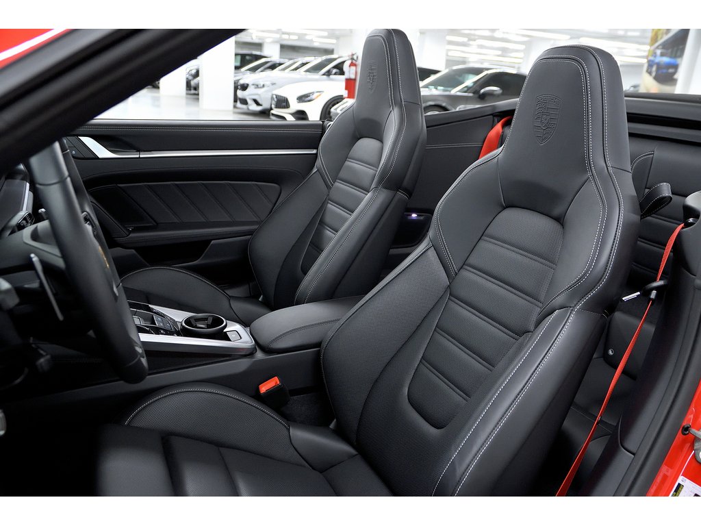 2024 Porsche 911 Carrera 4S Cabriolet / Premium + Sport Package in Laval, Quebec - 16 - w1024h768px