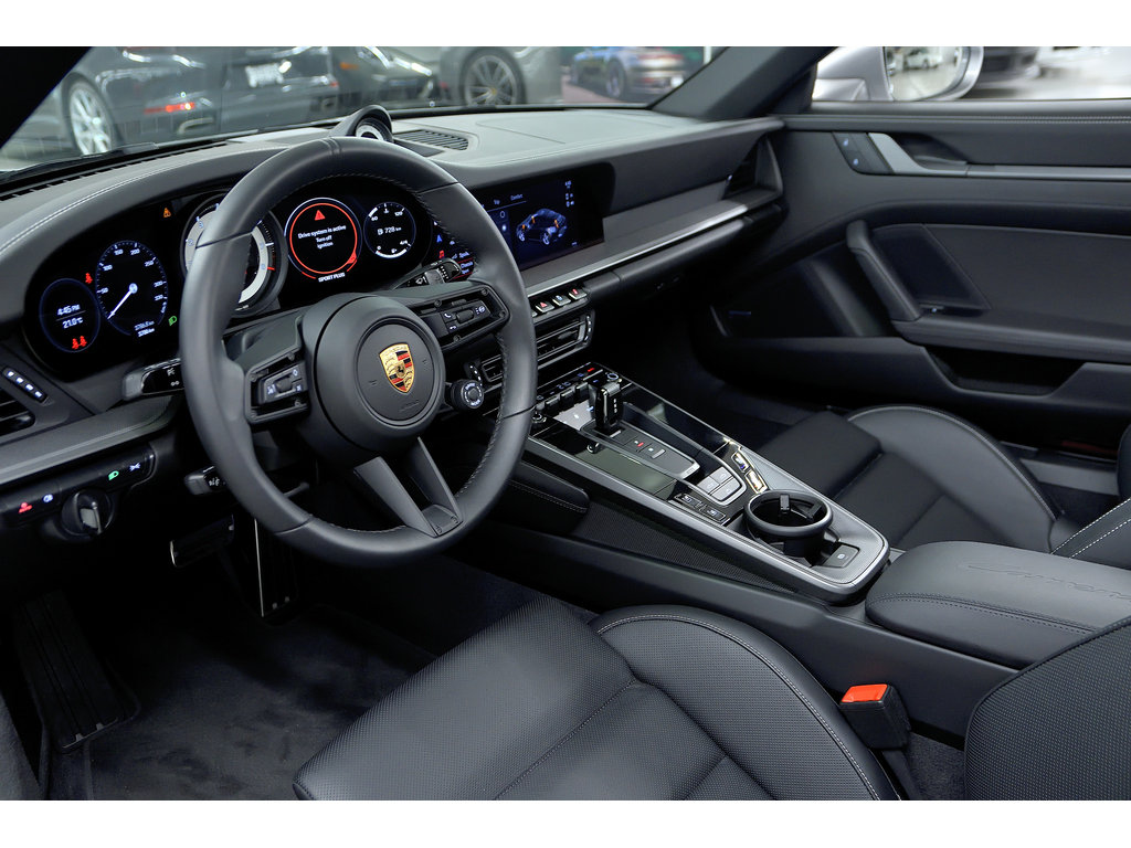 Porsche 911 Cabriolet / Premium + Sport Package / BOSE 2024 à Laval, Québec - 11 - w1024h768px
