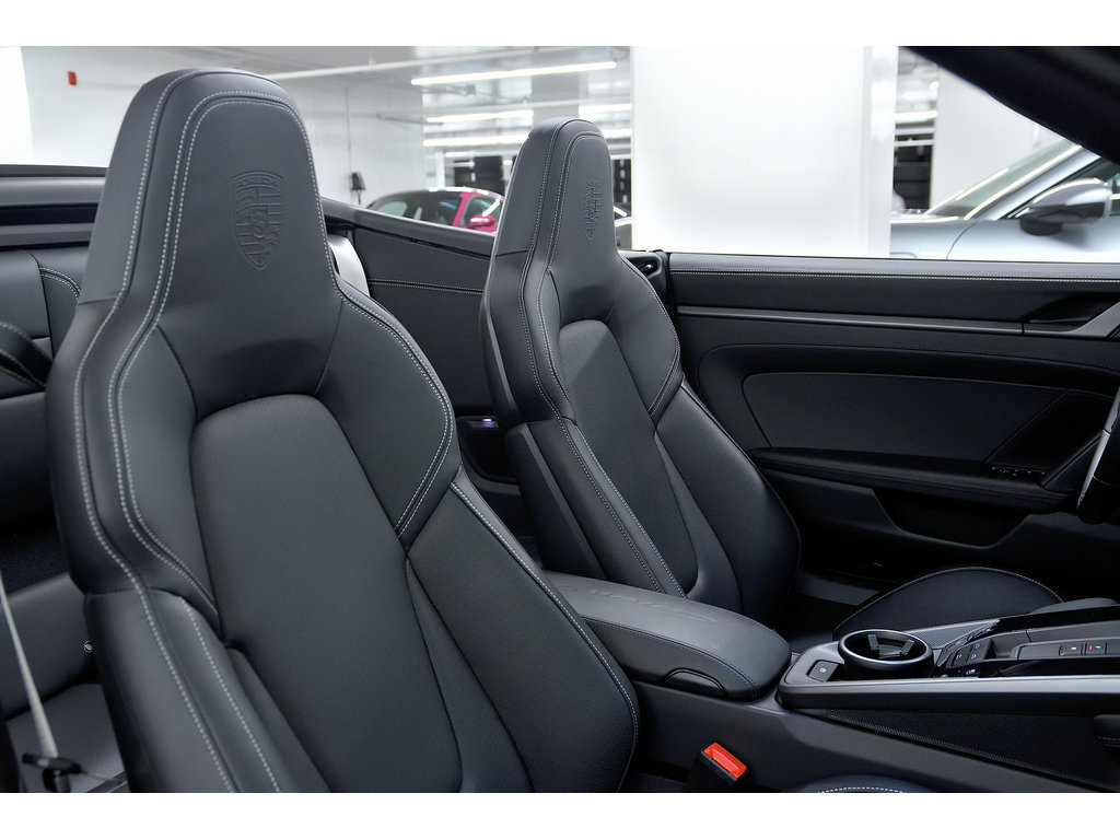 Porsche 911 Cabriolet / Premium + Sport Package / BOSE 2024 à Laval, Québec - 12 - w1024h768px