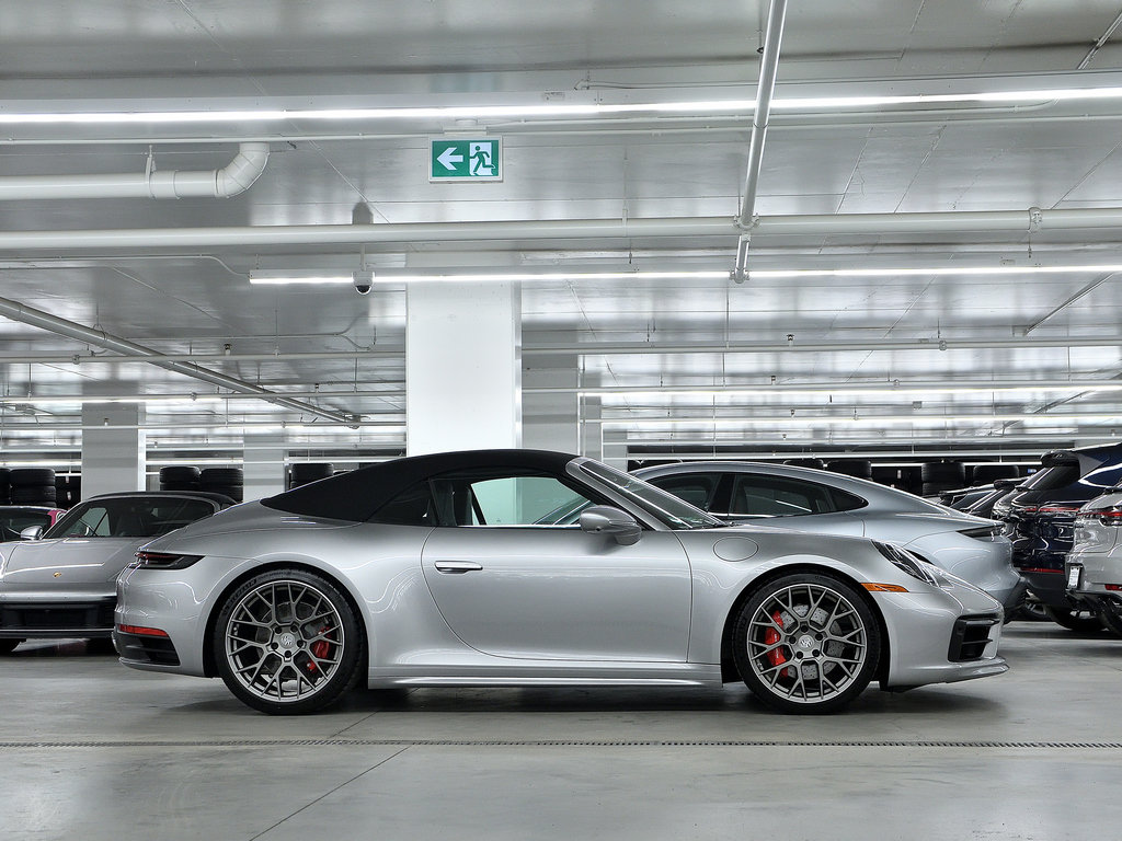 2024 Porsche 911 Cabriolet / Premium / Sport Package / BOSE in Laval, Quebec - 3 - w1024h768px