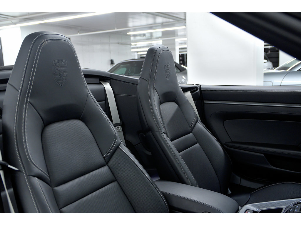 2024 Porsche 911 Cabriolet / Premium / Sport Package / BOSE in Laval, Quebec - 12 - w1024h768px