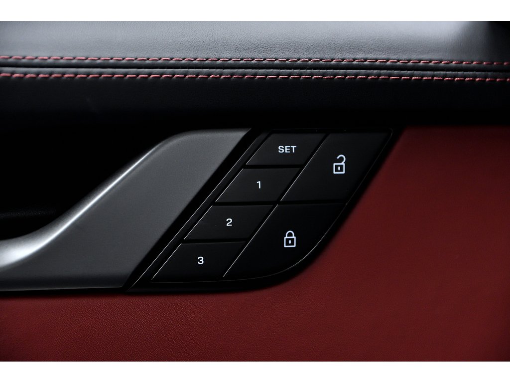 Porsche 911 Cabriolet / Sport + Premium Package / BOSE 2024 à Laval, Québec - 28 - w1024h768px