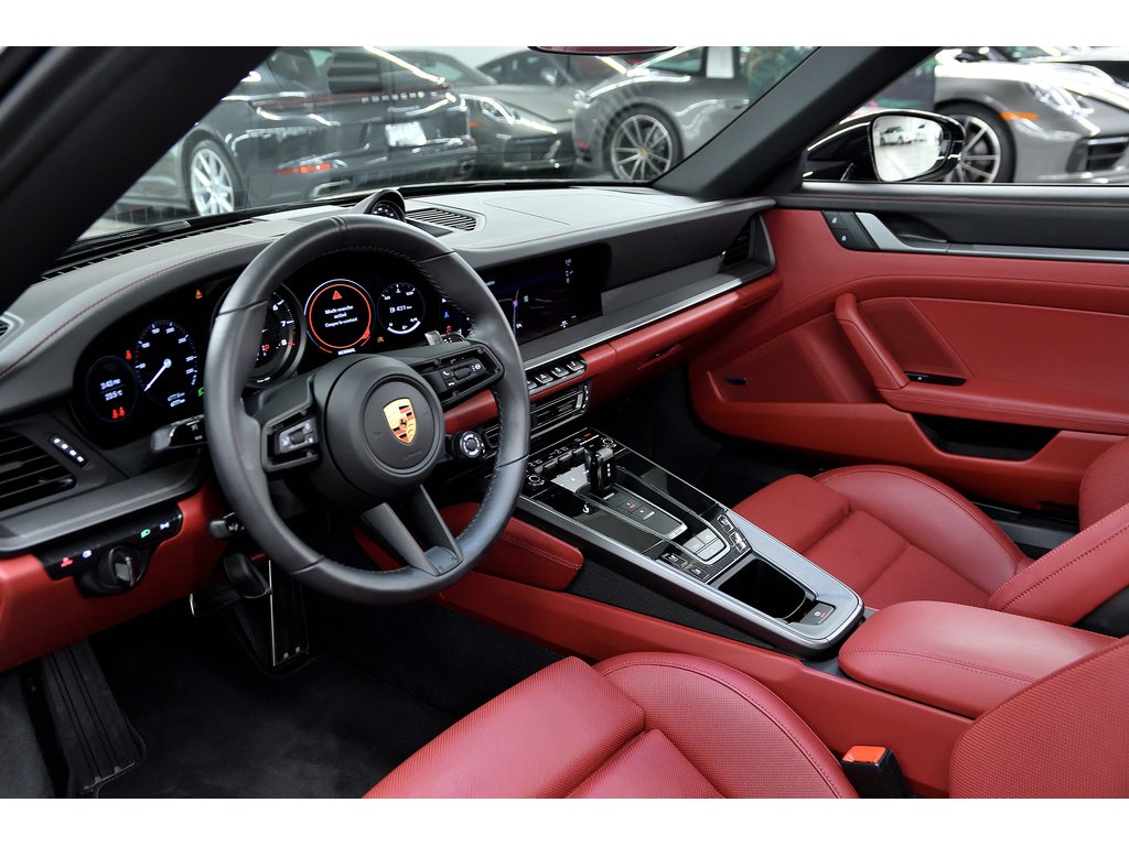 Porsche 911 Cabriolet / Sport + Premium Package / BOSE 2024 à Laval, Québec - 12 - w1024h768px