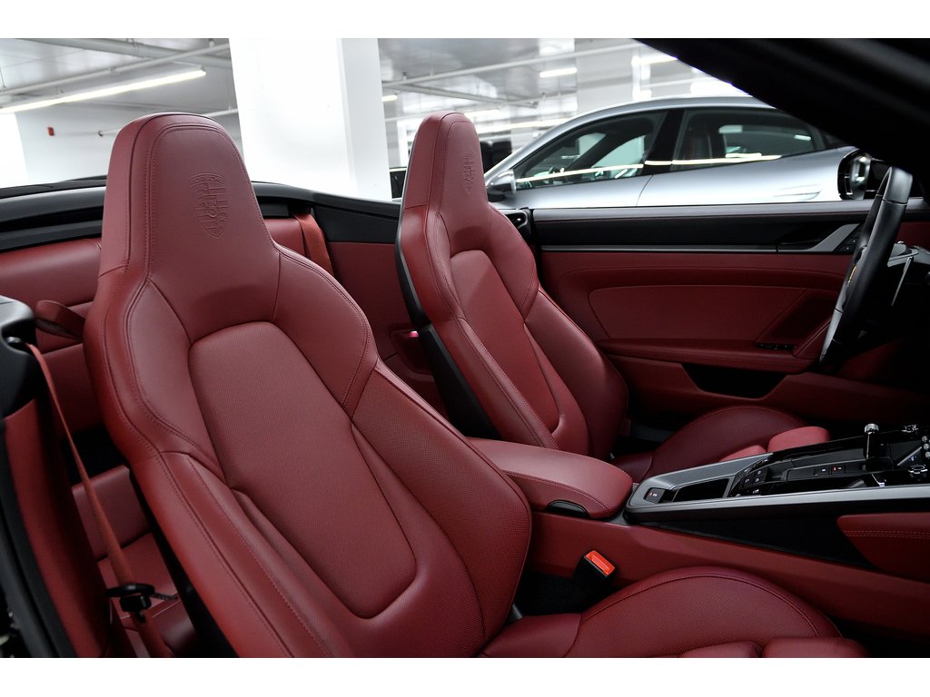 Porsche 911 Cabriolet / Sport + Premium Package / BOSE 2024 à Laval, Québec - 13 - w1024h768px