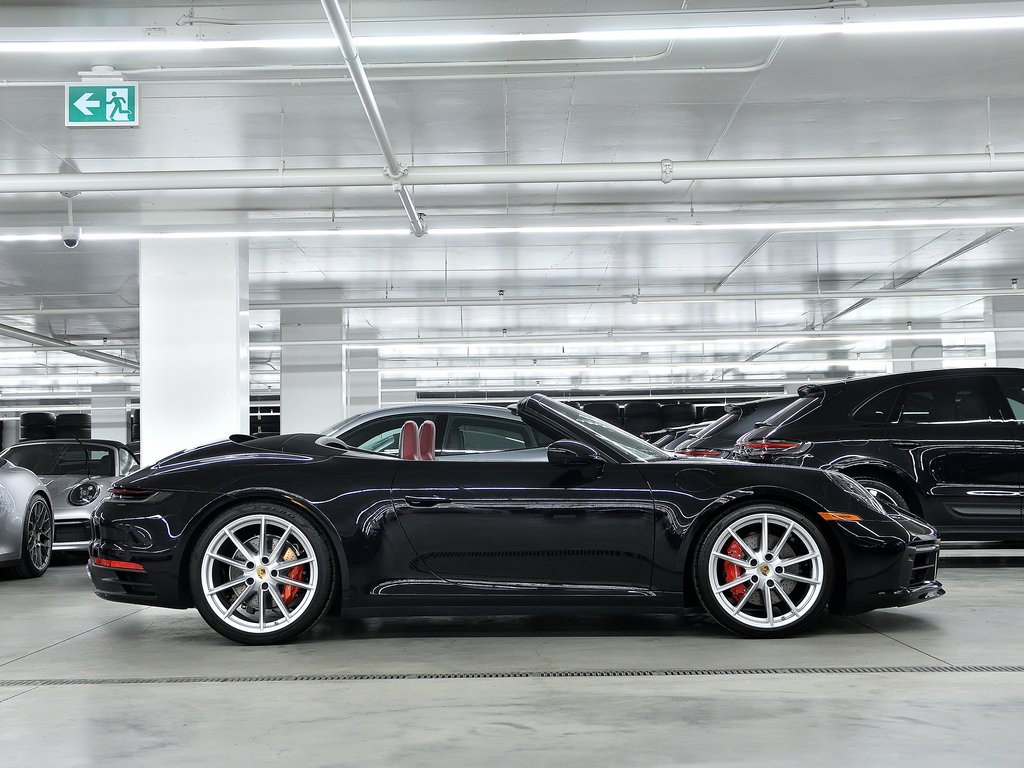 Porsche 911 Cabriolet / Sport + Premium Package / BOSE 2024 à Laval, Québec - 2 - w1024h768px