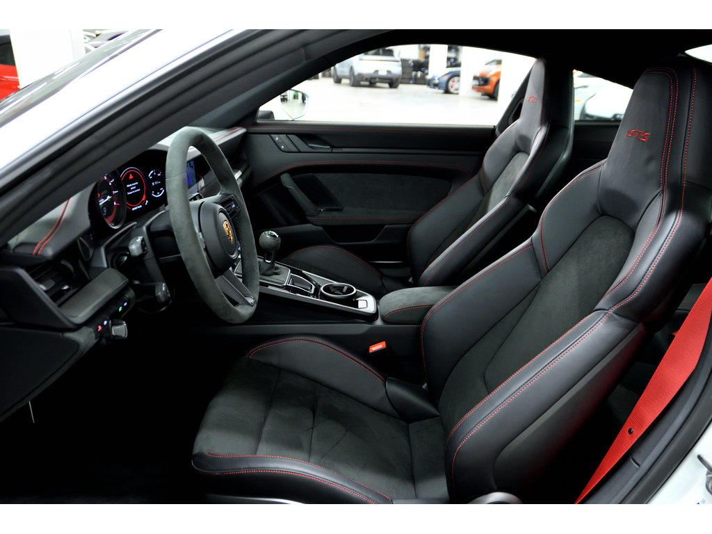 2024 Porsche 911 Carrera GTS Coupe / Transmission Manuelle /Aerokit in Laval, Quebec - 13 - w1024h768px
