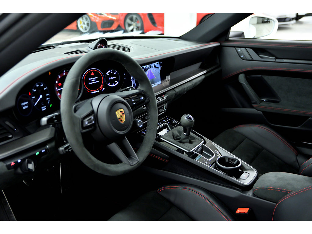 2024 Porsche 911 Carrera GTS Coupe / Transmission Manuelle /Aerokit in Laval, Quebec - 12 - w1024h768px