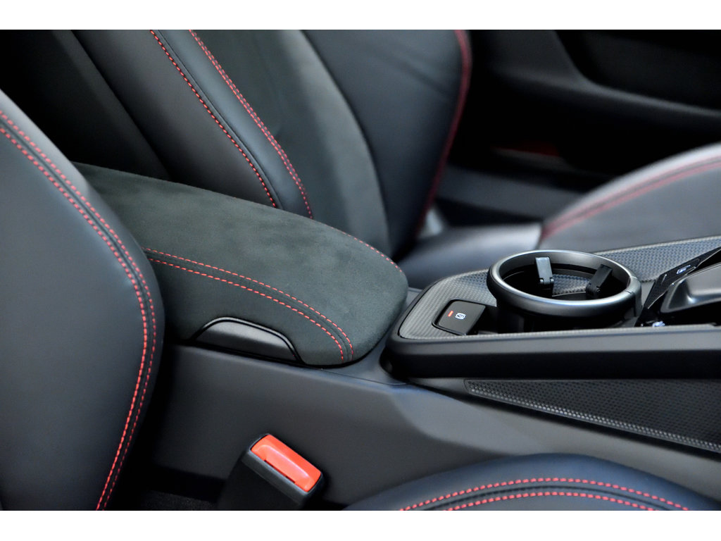 2024 Porsche 911 Carrera GTS Coupe / Transmission Manuelle /Aerokit in Laval, Quebec - 35 - w1024h768px