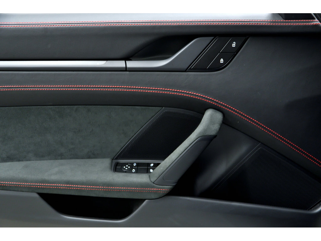 2024 Porsche 911 Carrera GTS Coupe / Transmission Manuelle /Aerokit in Laval, Quebec - 26 - w1024h768px
