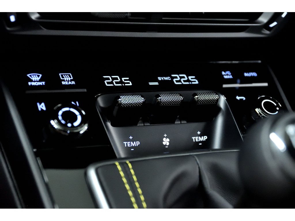 2024 Porsche 911 Carrera T Coupe / AeroKit / Manual / BOSE in Laval, Quebec - 26 - w1024h768px