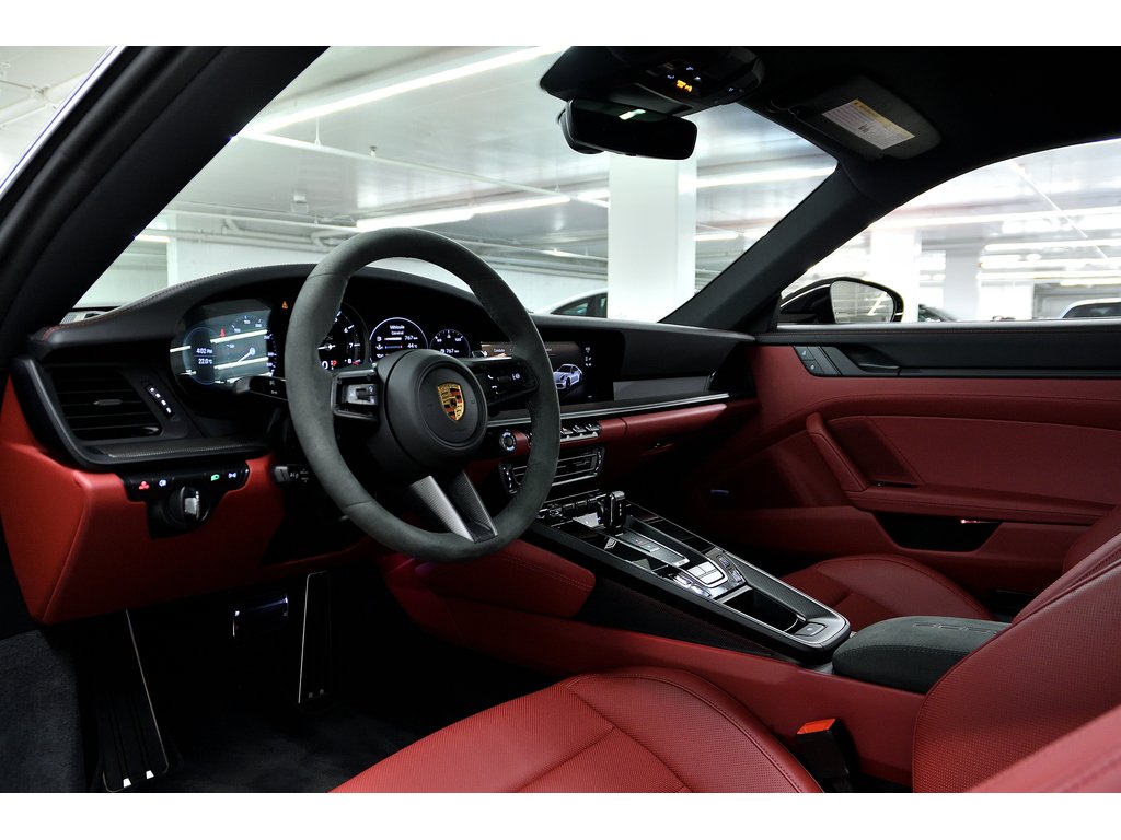 Porsche 911 Carrera GTS Coupe / Premium Package / Front Axle 2024 à Laval, Québec - 11 - w1024h768px