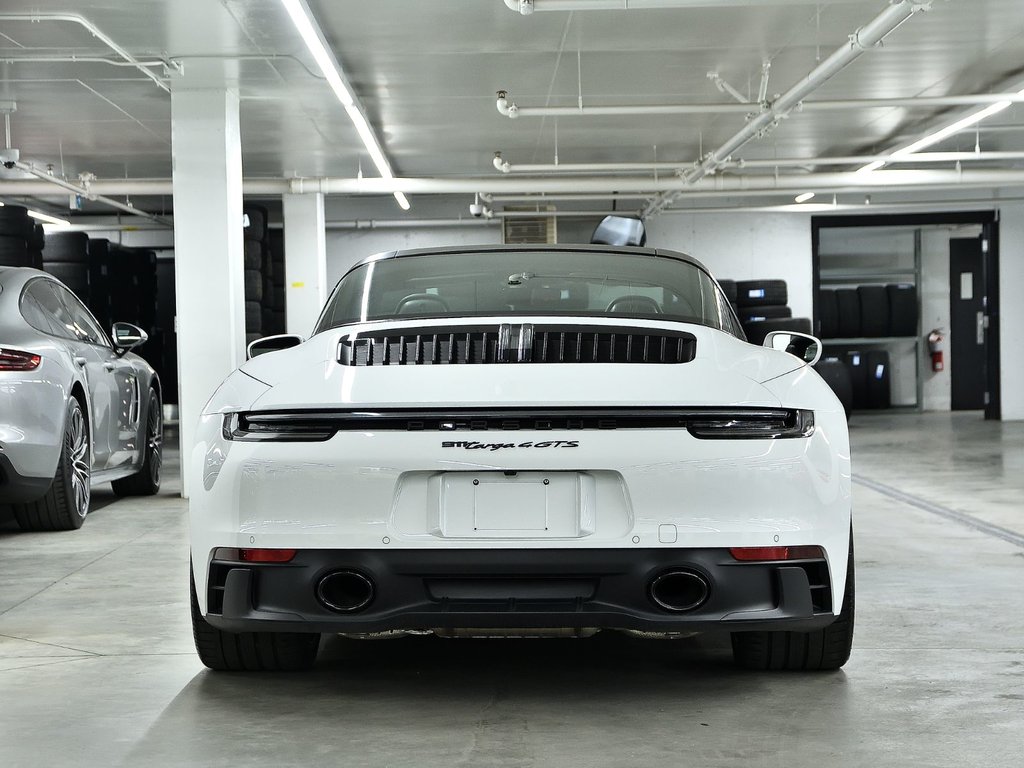 Porsche 911  2024 à Laval, Québec - 4 - w1024h768px