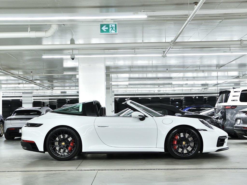 Porsche 911  2024 à Laval, Québec - 2 - w1024h768px