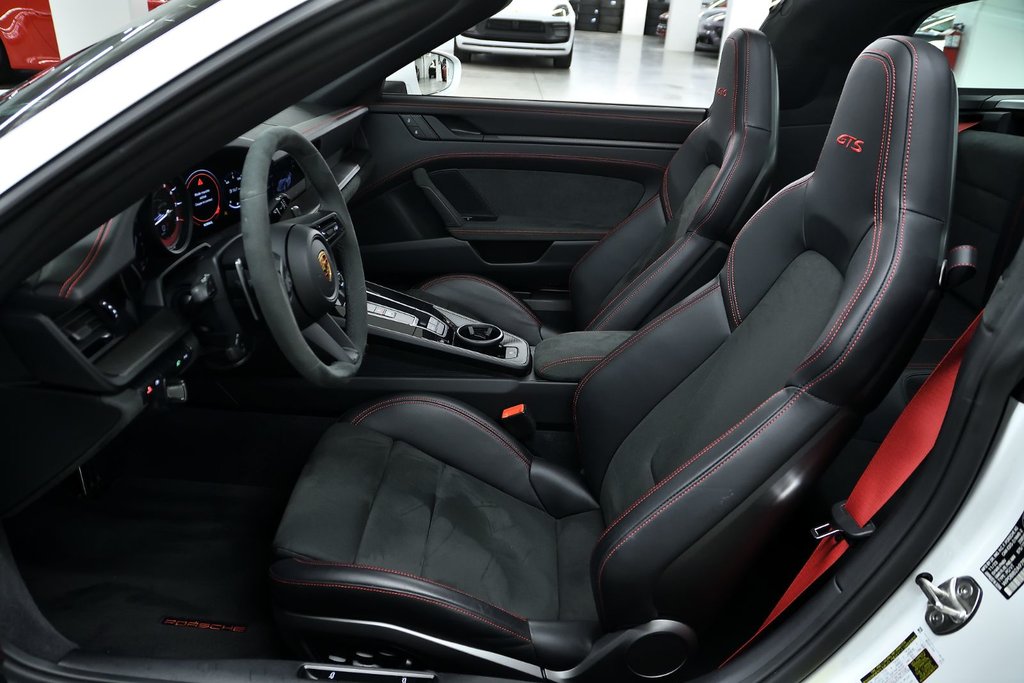 Porsche 911  2024 à Laval, Québec - 16 - w1024h768px