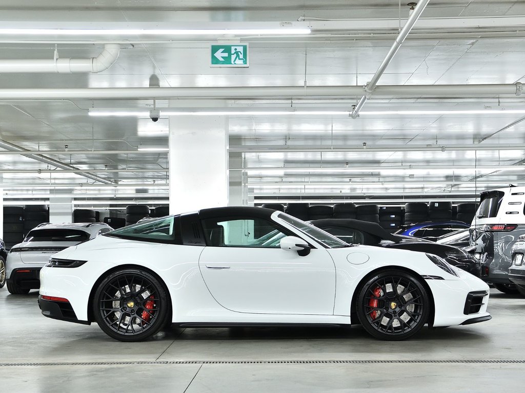 Porsche 911  2024 à Laval, Québec - 10 - w1024h768px