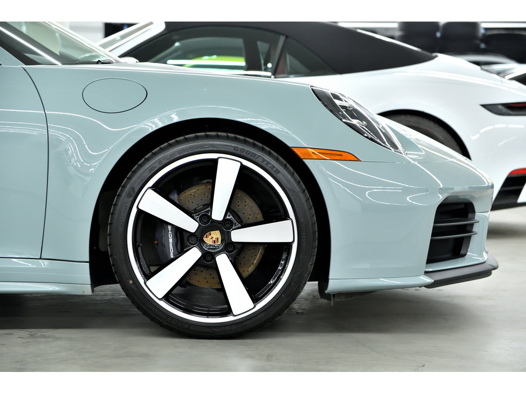 Porsche 911 Carrera Coupe / Aerokit / Sport Package / BOSE 2025 à Laval, Québec - 6 - w1024h768px