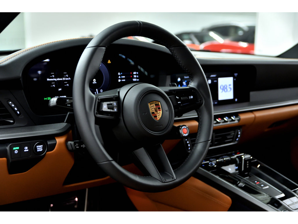 Porsche 911 Carrera Coupe / Aerokit / Sport Package / BOSE 2025 à Laval, Québec - 10 - w1024h768px
