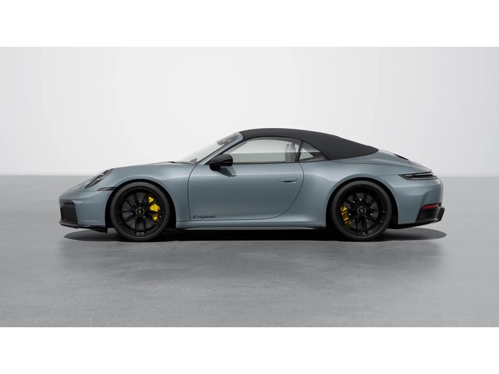 2025 Porsche 911 Carrera GTS Cabriolet / PCCBs / BOSE / Axle Lift in Laval, Quebec - 7 - w1024h768px