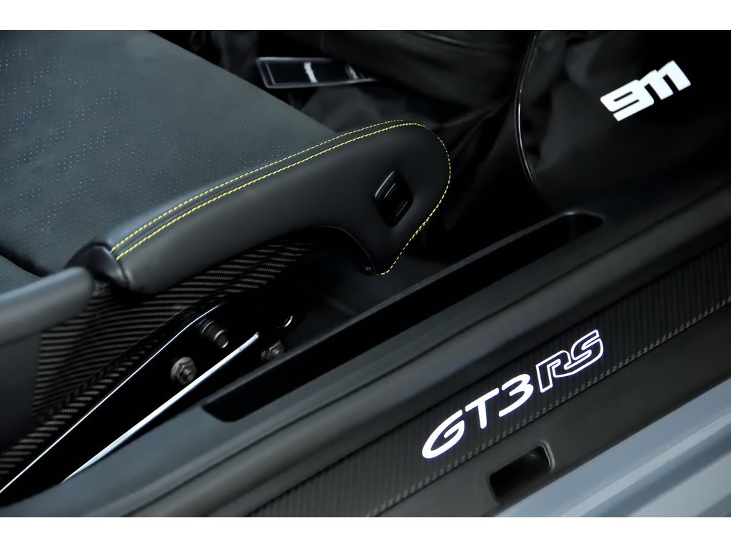 Porsche 911 GT3 RS Coupe / Weissach / PCCBs / 100% Protex 2025 à Laval, Québec - 36 - w1024h768px
