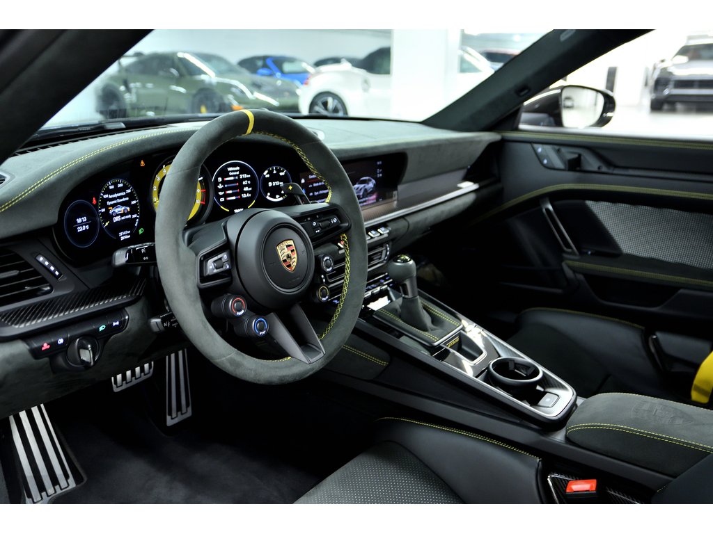 Porsche 911 GT3 RS Coupe / Weissach / PCCBs / 100% Protex 2025 à Laval, Québec - 13 - w1024h768px