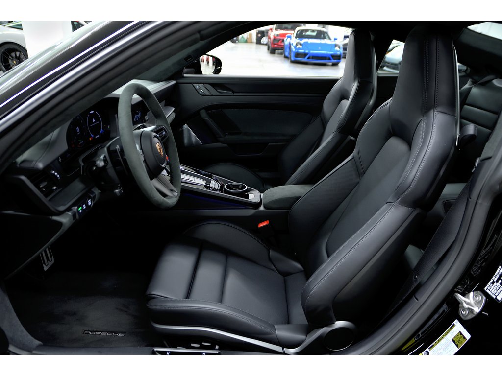 2025 Porsche 911 Carrera GTS Coupe / Premium Package / Burmester in Laval, Quebec - 14 - w1024h768px