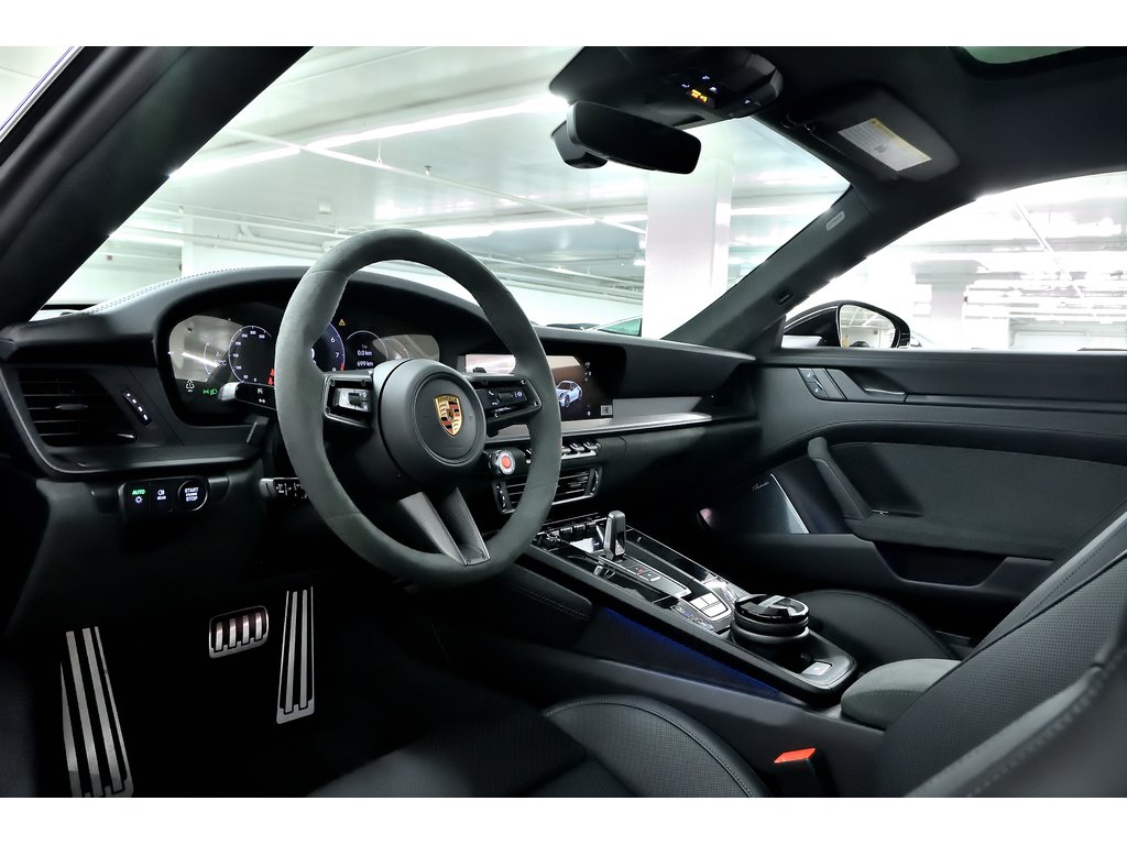 2025 Porsche 911 Carrera GTS Coupe / Premium Package / Burmester in Laval, Quebec - 12 - w1024h768px