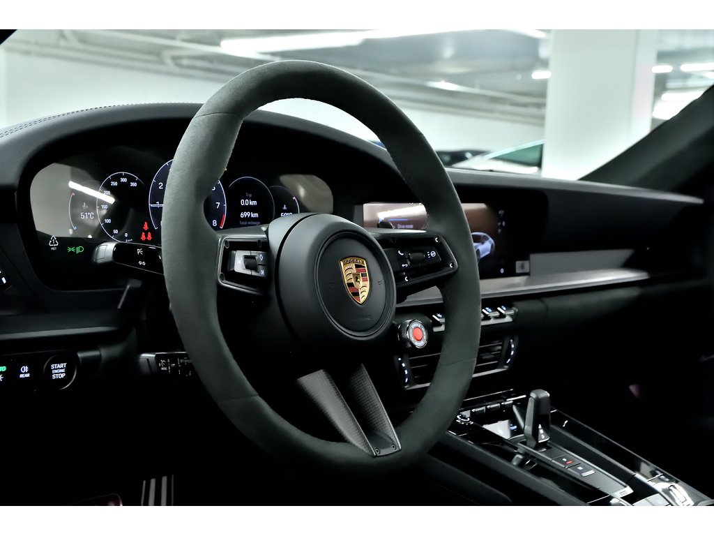 2025 Porsche 911 Carrera GTS Coupe / Premium Package / Burmester in Laval, Quebec - 11 - w1024h768px