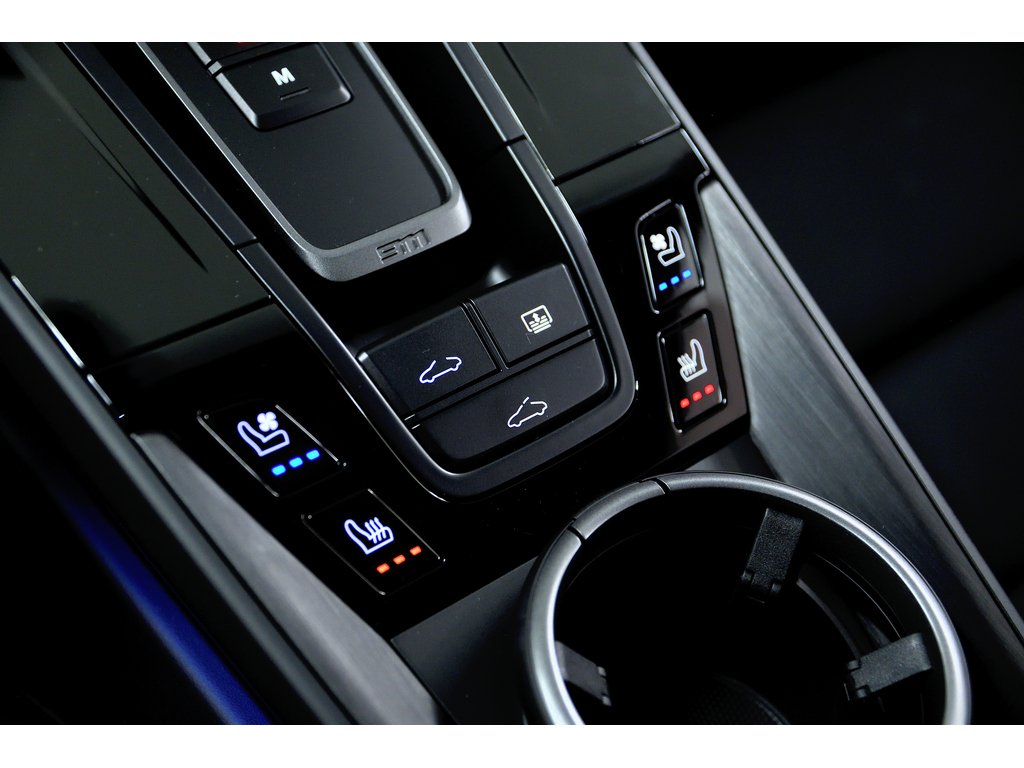 2025 Porsche 911 Carrera GTS Coupe / Premium Package / Burmester in Laval, Quebec - 27 - w1024h768px