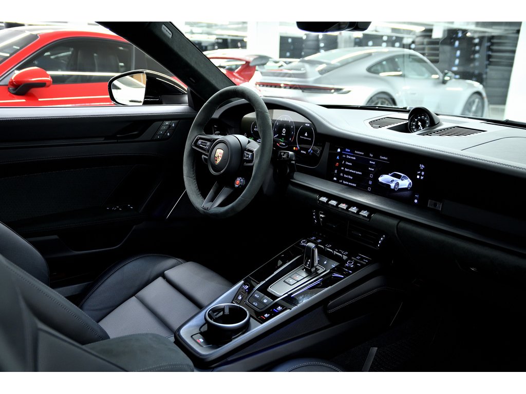 2025 Porsche 911 Carrera GTS Coupe / Premium Package / Burmester in Laval, Quebec - 33 - w1024h768px