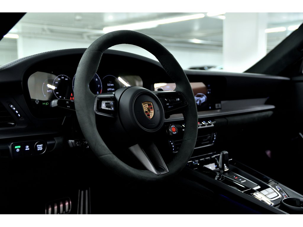 2025 Porsche 911 Carrera GTS Coupe / Premium Package / Burmester in Laval, Quebec - 11 - w1024h768px