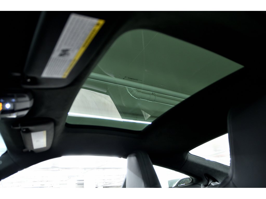 2025 Porsche 911 Carrera GTS Coupe / Premium Package / Burmester in Laval, Quebec - 16 - w1024h768px