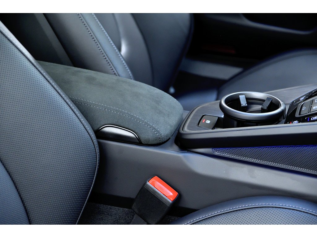 2025 Porsche 911 Carrera GTS Coupe / Premium Package / Burmester in Laval, Quebec - 37 - w1024h768px