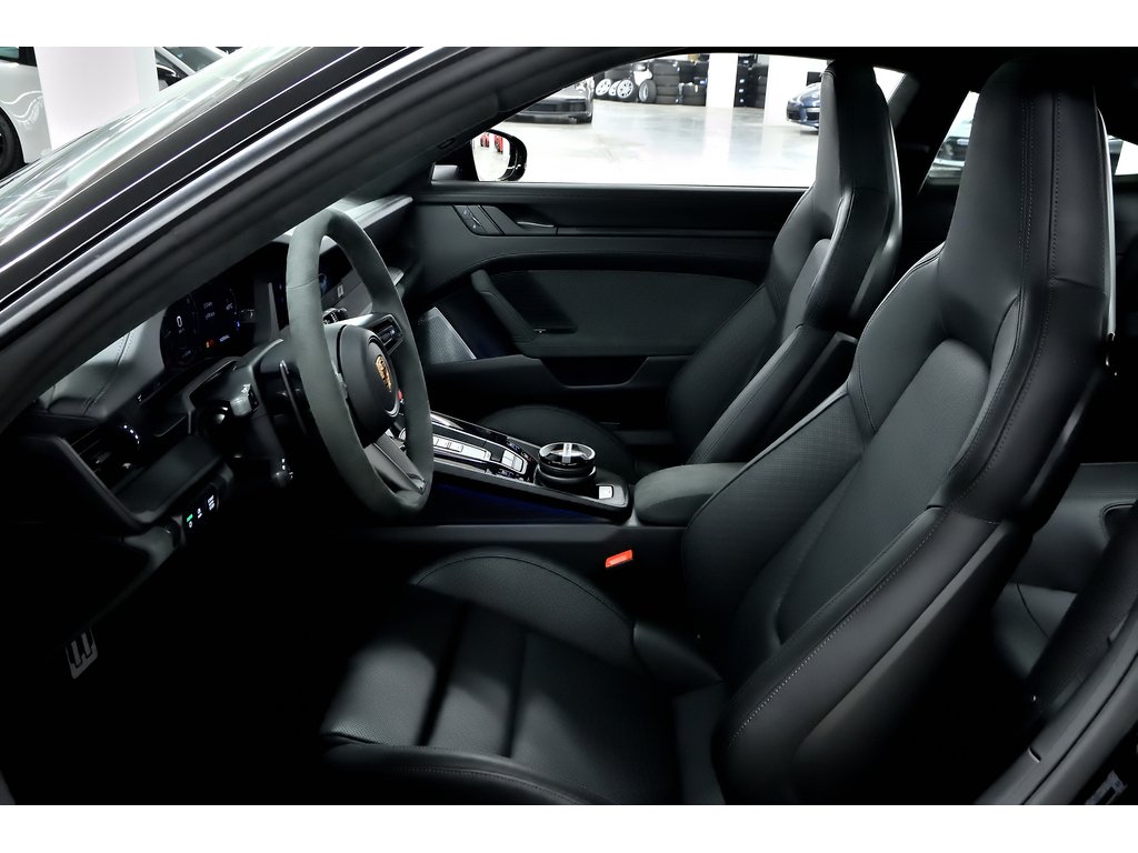 2025 Porsche 911 Carrera GTS Coupe / Premium Package / Burmester in Laval, Quebec - 14 - w1024h768px