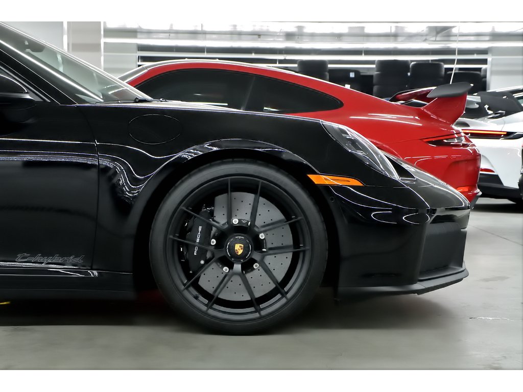 2025 Porsche 911 Carrera GTS Coupe / Premium Package / Burmester in Laval, Quebec - 10 - w1024h768px