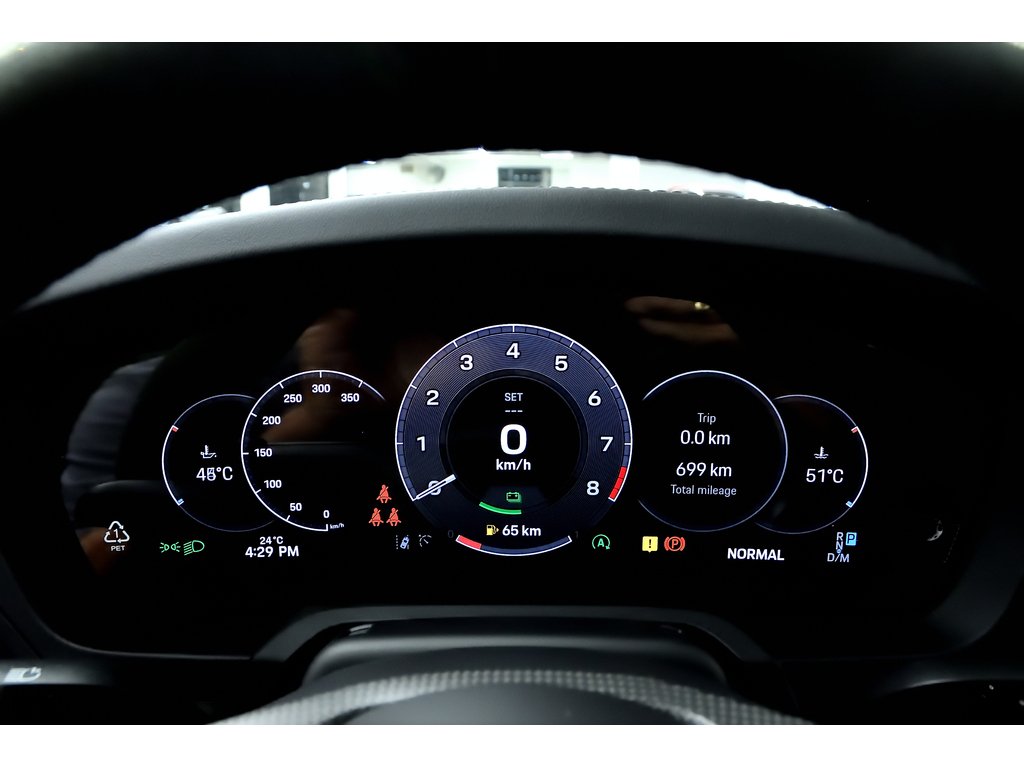 2025 Porsche 911 Carrera GTS Coupe / Premium Package / Burmester in Laval, Quebec - 18 - w1024h768px