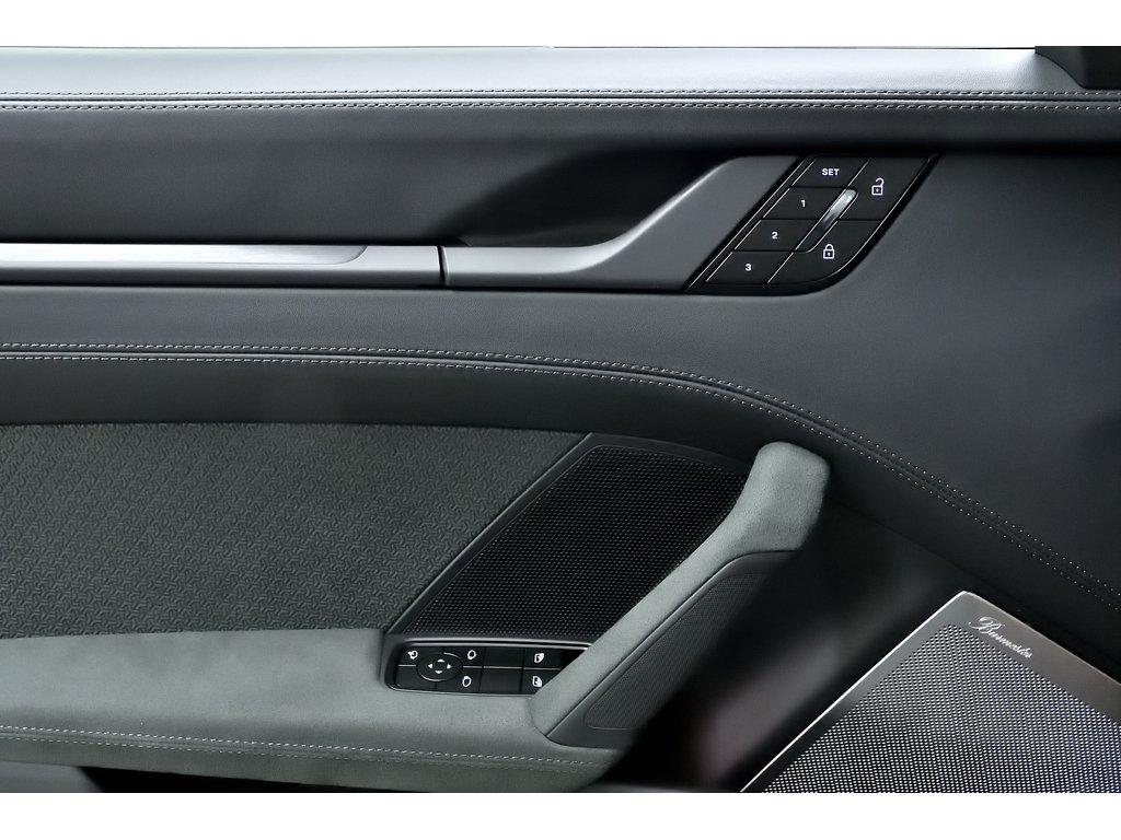 2025 Porsche 911 Carrera GTS Coupe / Premium Package / Burmester in Laval, Quebec - 29 - w1024h768px