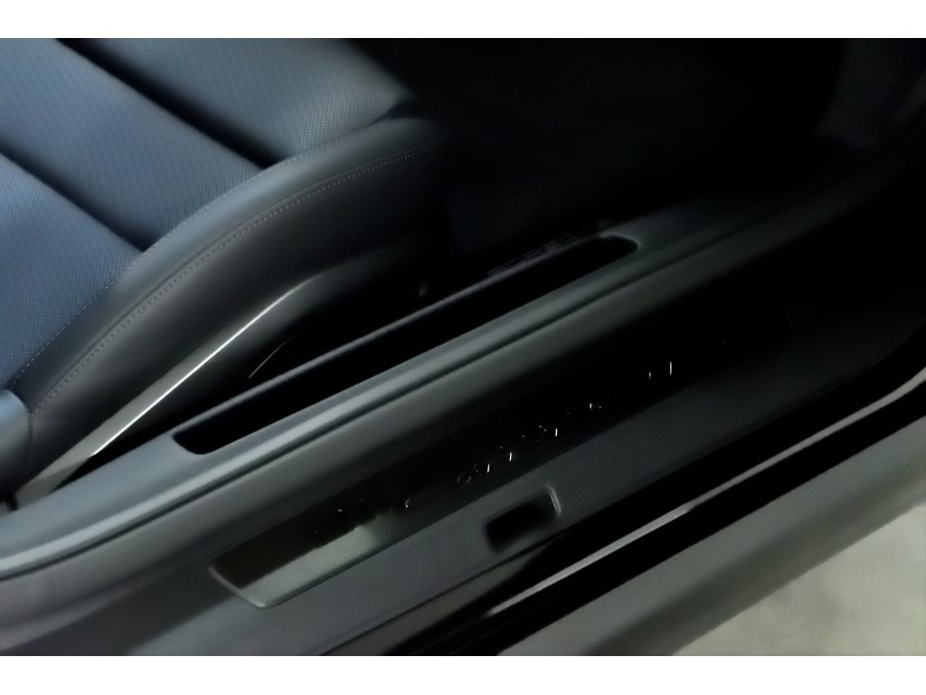 2025 Porsche 911 Carrera GTS Coupe / Premium Package / Burmester in Laval, Quebec - 34 - w1024h768px