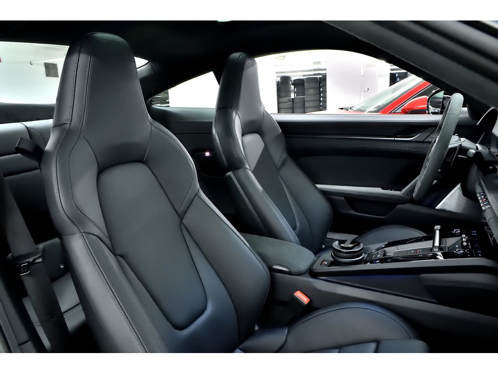 2025 Porsche 911 Carrera GTS Coupe / Premium Package / Burmester in Laval, Quebec - 35 - w1024h768px