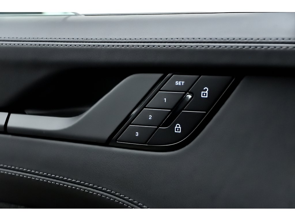 2025 Porsche 911 Carrera GTS Coupe / Premium Package / Burmester in Laval, Quebec - 30 - w1024h768px