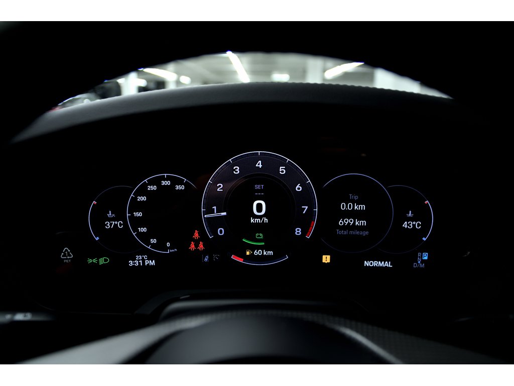 2025 Porsche 911 Carrera GTS Coupe / Premium Package / Burmester in Laval, Quebec - 17 - w1024h768px