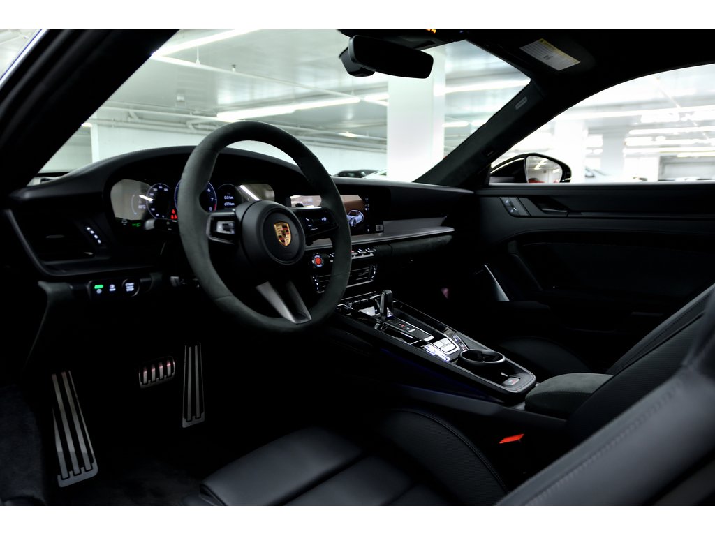 2025 Porsche 911 Carrera GTS Coupe / Premium Package / Burmester in Laval, Quebec - 12 - w1024h768px
