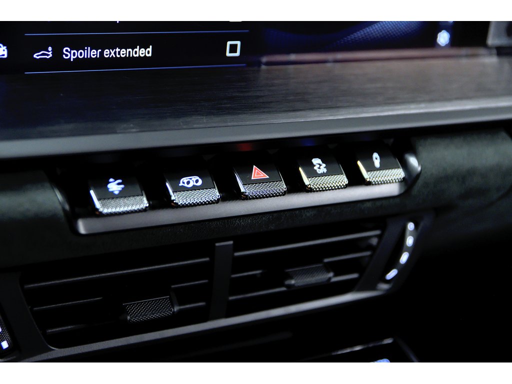 2025 Porsche 911 Carrera GTS Coupe / Premium Package / Burmester in Laval, Quebec - 29 - w1024h768px