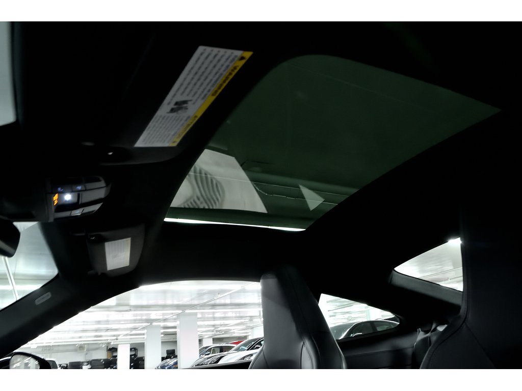 2025 Porsche 911 Carrera GTS Coupe / Premium Package / Burmester in Laval, Quebec - 15 - w1024h768px