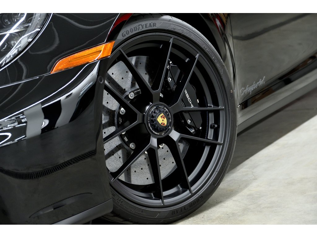 2025 Porsche 911 Carrera GTS Coupe / Premium Package / Burmester in Laval, Quebec - 8 - w1024h768px