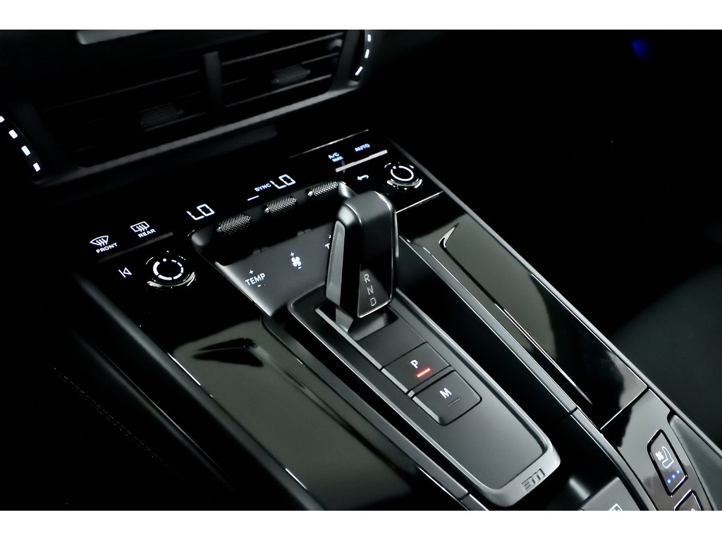 2025 Porsche 911 Carrera GTS Coupe / Premium Package / Burmester in Laval, Quebec - 26 - w1024h768px